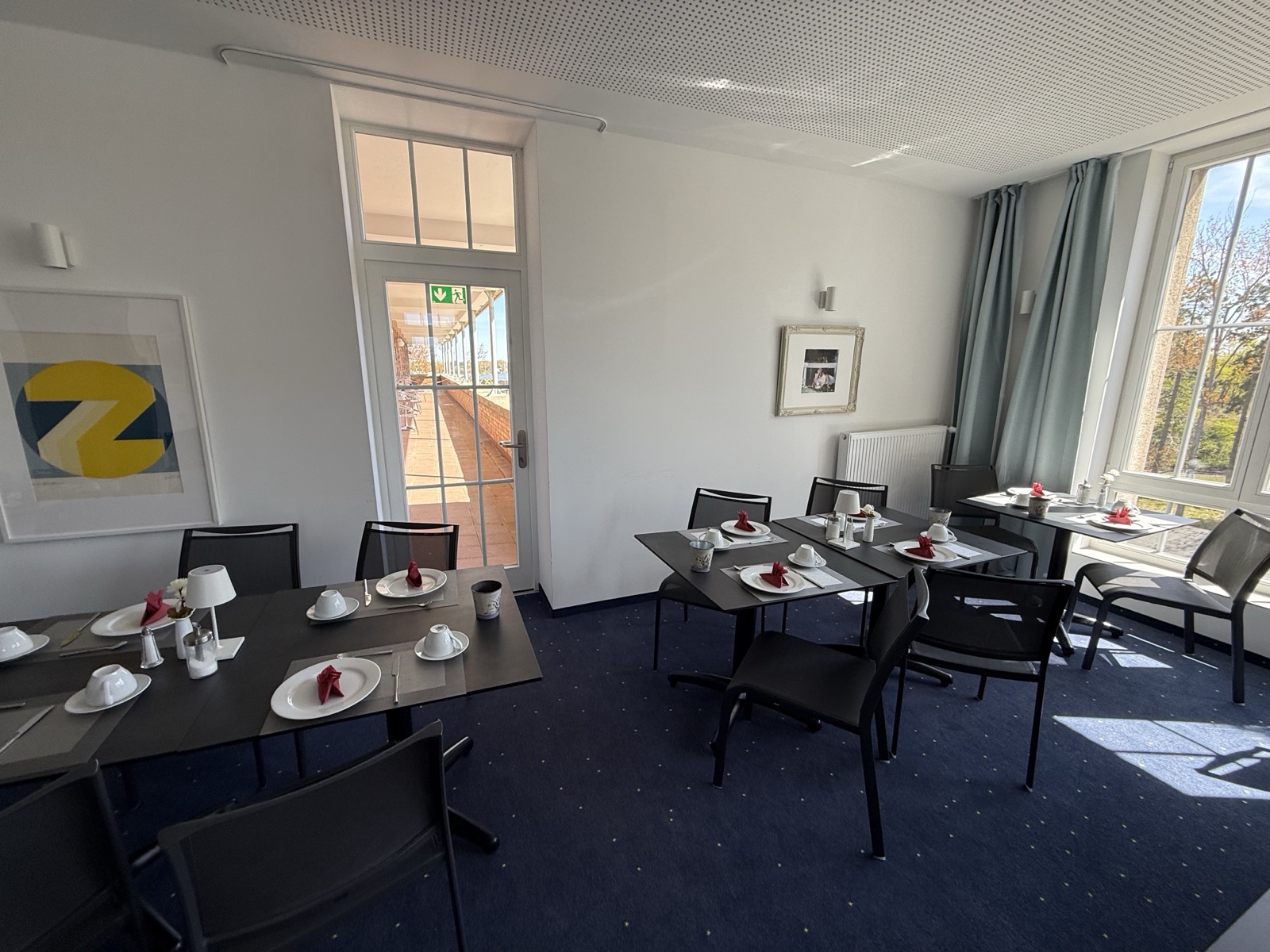 Breakfast room — view 1