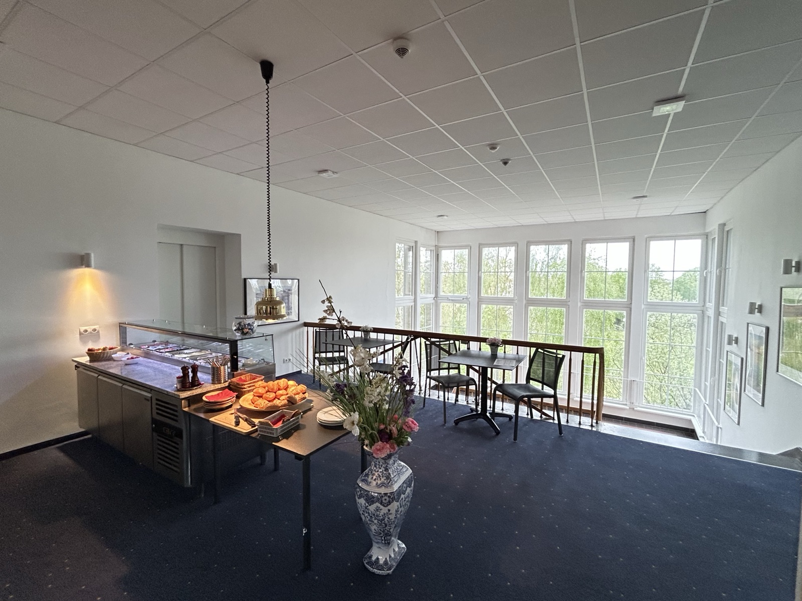 Breakfast room — view 3