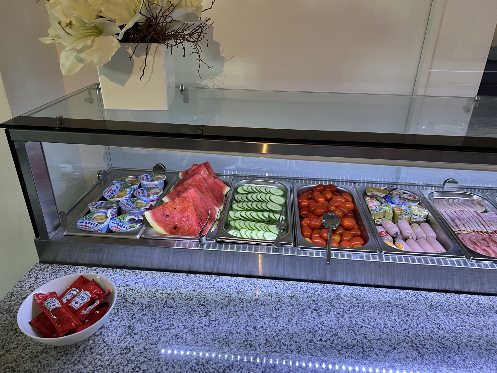 Breakfast room — view 6